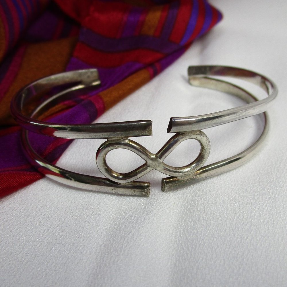 Vintage 1970's Eternity Symbol Silver Bracelet